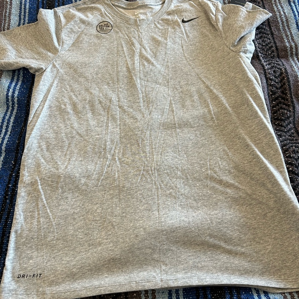 Nike Short Sleeve Athletic Tee - gray
